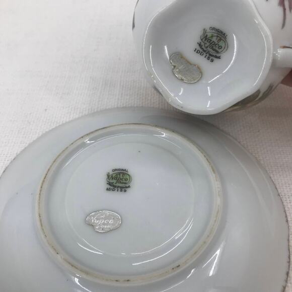 Queen Anne Antique Floral Red Rose Tea Cup & Saucer Set Gold Trimmed Corners - Picture 3 of 3